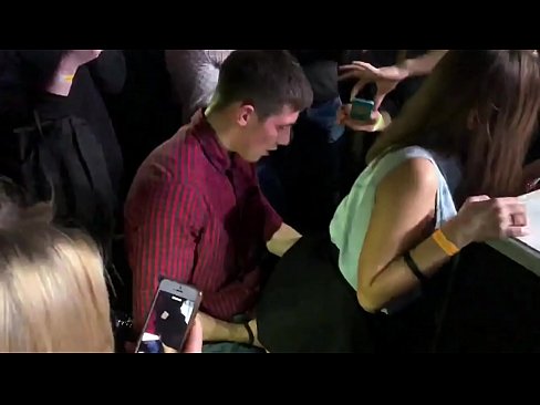 ❤️ Tunay na sex sa isang Russian nightclub. Ang 18-taong-gulang na batang babae na Ruso sa anus at puki ay nakipagkamay sa isang nightclub ️ Just porn sa porn tl.prendiporno.ru ❌️❤